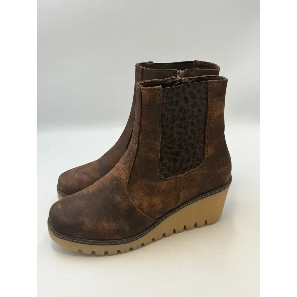 MUK LUKS Vermont Essex Size 8 Brown Wedge Booties Faux Fur Leopard